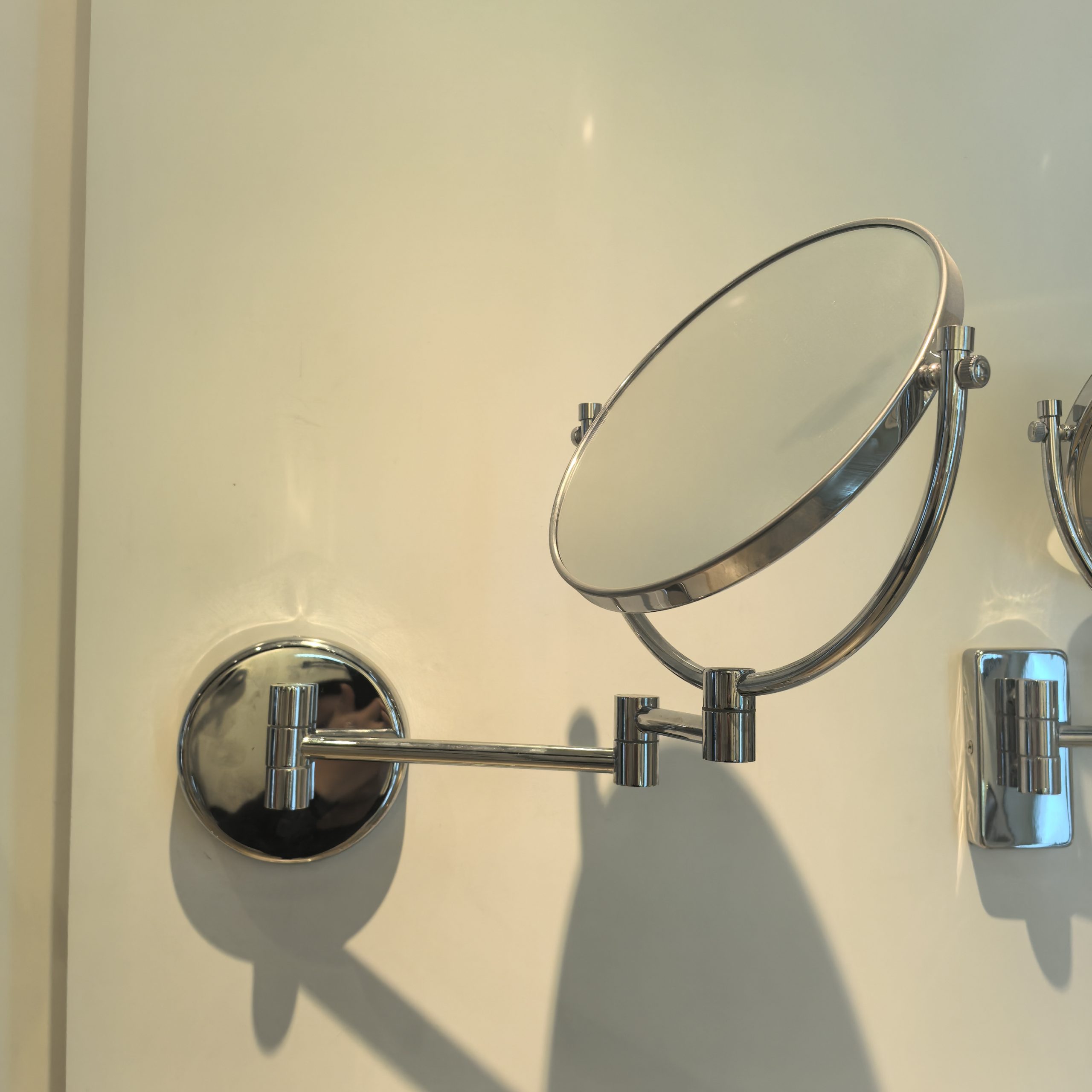 Wall-mounted Double-sided Bathroom Shaving Magnifying Mirror 360-degree Rotating Retractable Waterproof Vanity Beauty Mirror - 图片 4
