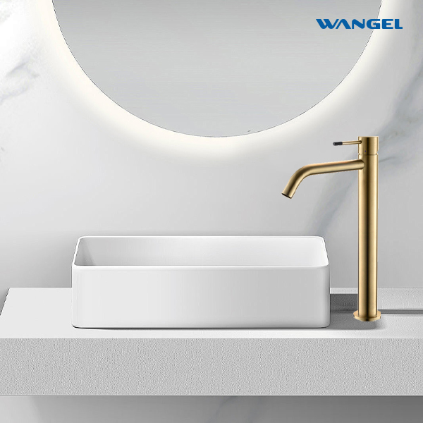 Single-Hole Brushed Gold Tall Basin Faucet - 图片 3