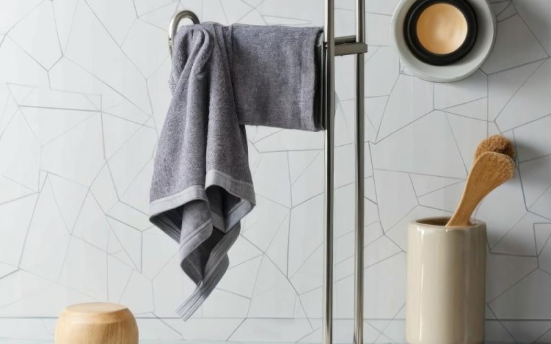 standing towel rack for bathroom