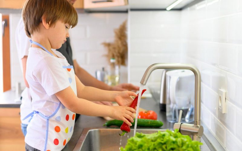 people using the Kitchen Faucet