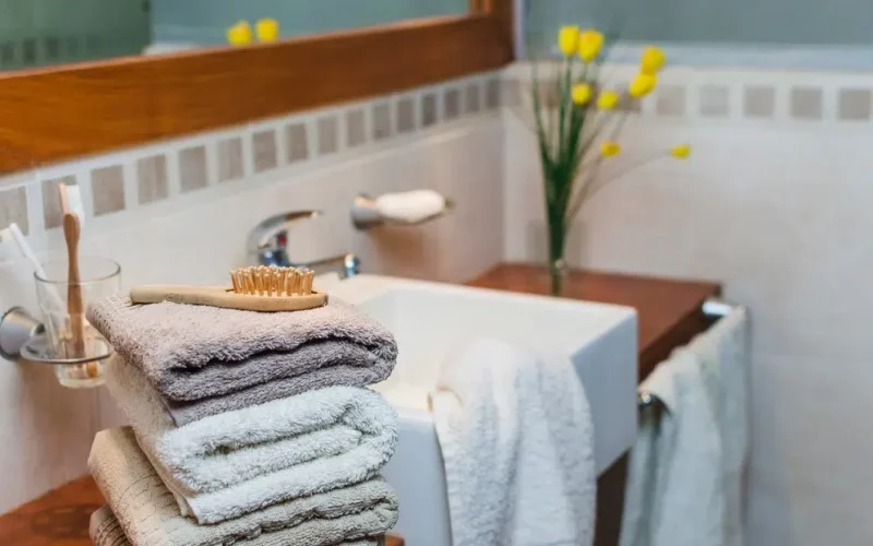 A towel bar and other bathroom accessories